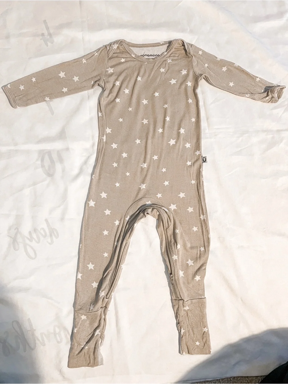 Gunamuna Beige Star Print Baby One-Piece Bamboo Sleeper Size 9-12 Months